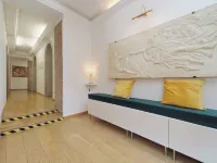 Romulus Rooms by Hostand Hoteles cerca de Grandes Almacenes La Rinascente