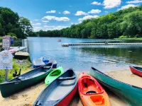 3-bedroom house in serene Saw Creek Estates with WiFi, AC, access to pools, lake