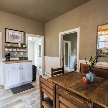 Charming 2-Bedroom House in Uptown Butte