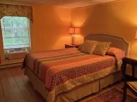 The Tannery!  Private Dipping Pool In The Warm Springs Stream!  Pet Friendly! Hotéis em Bath County