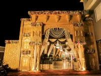 J P HOTEL AND WEDDING SQUARE Hotele w: Pilibhit