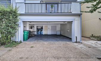 Charming Montrose Townhome with Private Pool!
