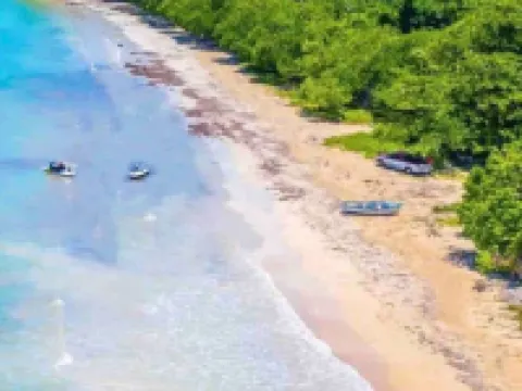 Adorable 1BR Cottage Walk to the Beach Priory Hoteles en Priory