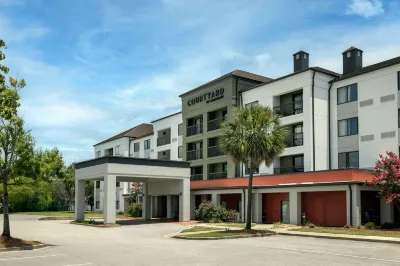 Courtyard North Charleston Airport/Coliseum Отели рядом с достопримечательностью «Velocity Air Sports»