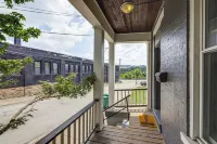 Game Days, Grubs and More Updated Cincinnati Home! Hotels in Fort Mitchell