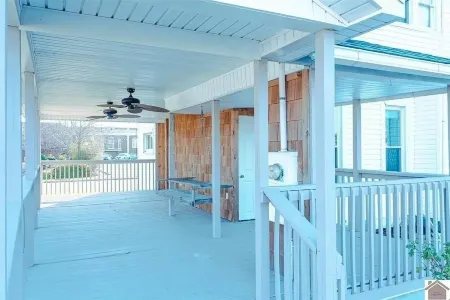 Lake Country House on City Square