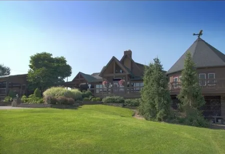 3 Little Cottages - #2 Sunburst Cottage Отели в г. Дженива-он--Лейк