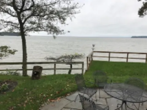 Nancy’s Touch, A Waterfront Paradise!