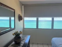 Breathtaking Ocean view 14th floor condo, 10 minutes from the airport
