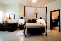 Two Bedroom, Beautifully Decorated, Ocean Front Condo - Gold Standard Approved Hotels in 