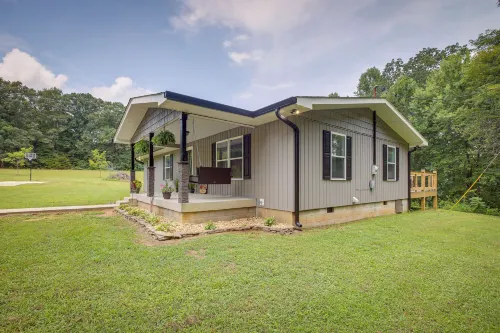Close to Nickajack Lake! Serene Retreat w/ Hot Tub - parking