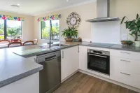 Fishermans Delight - Modern Comfort & Style – Walk to Town, Cafés & the Pub