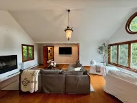 10 Acre Country Estate with Pool, Hot Tub & Views!