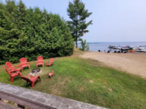 Laurentian Cabin at Pine Ridge Park Hotel di Petawawa
