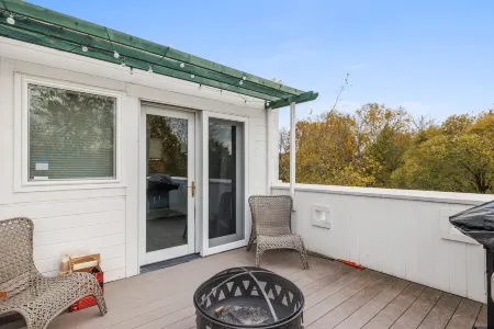 Condo Surrounded by Nature with Biking and Hiking - Charming Getaway