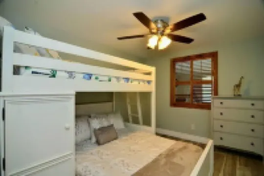 Charming Villa near Disney, pool, 4 beds, sleeps 5