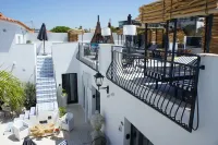 Walking distance to several beaches, Ferragudo village, supermarkets and Portimão.