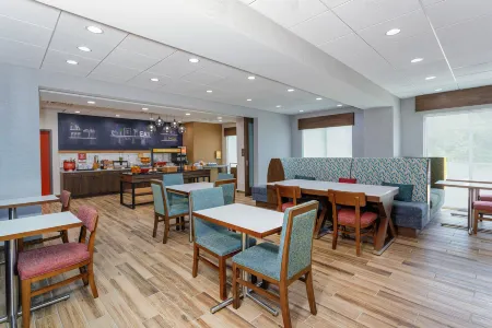 Hampton Inn by Hilton Ocoee Orlando Отели в г. Окои