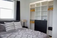 Spacious 4-bedroom house with WiFi, outdoor oasis in beautiful Redington Beach Hotel a Redington Beach