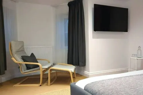 Stylish Apartment in City Centre with Parking