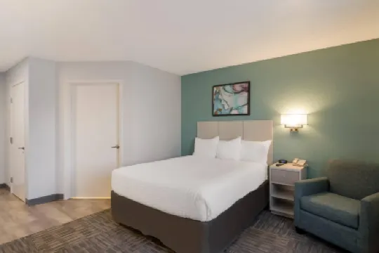 MainStay Suites Omaha Old Mill Hotels near Heron Haven