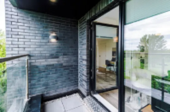 Modern Luxury Apartment in Old Trafford, Balcony, Sleeps 6