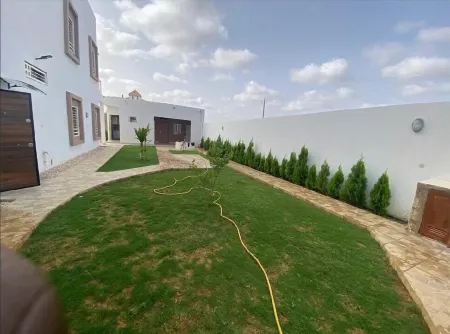 Luxury Escape in Saly: Modern Villa with Private Pool and Tropical Garden