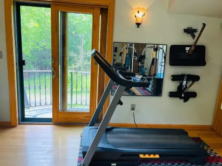 Charming  guesthouse  in castle  in delightful Woodstock with office space Отели в г. Вудсток