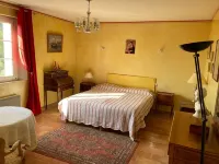 Magnificent villa with pool and view Hotels in Caromb