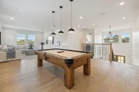 Luxury Villa with Huge Kitchen/ Hot Tub/ Barrel Sauna