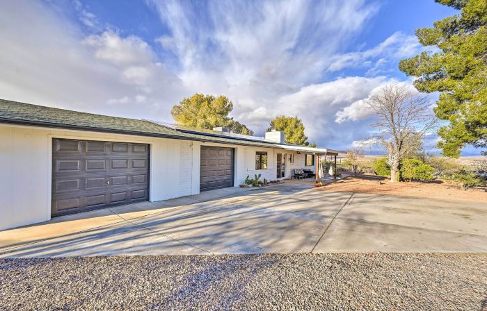 Pet-Friendly Gem w/ Treehouse 20 Mi to Sedona
