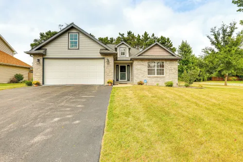 Beloit Home w/ Deck: 3 Mi to Health System Campus - bar