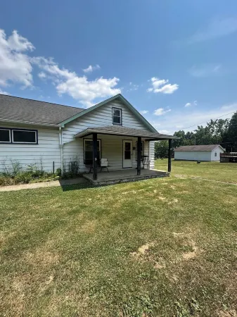 Quiet 2 bedroom house moments outside of Greenville