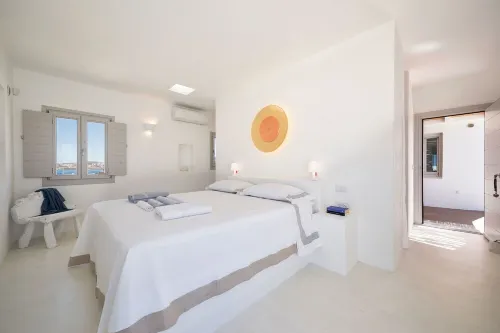 Cozy private villa to the west of the island a few meters from the sea