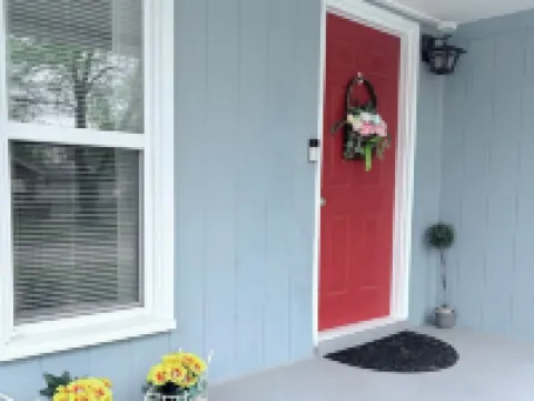 Charming 3-bedroom house near downtown Marshfield 馬什菲爾德酒店