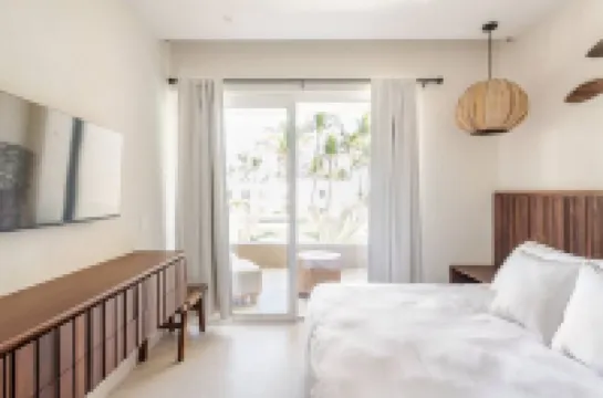 New beachfront condo with pool and ocean views in welcoming Bucerías