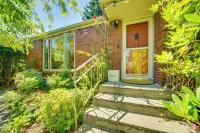 6 Mi to Dtwn Seattle: Walkable Home w/ Hot Tub Hotels in ballard