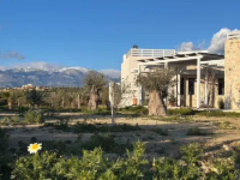 Quiet house in southern Crete, picturesque sea and mountain views, beach within walking distance