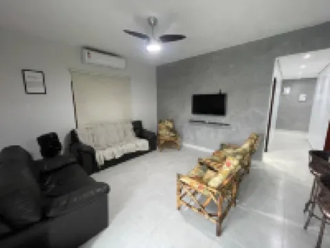 Beach House with Pool and Barbecue in Itanhaem