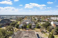 Jolie Condo in the Heart of Tallahassee