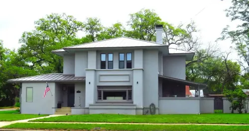 Downtown Historic Mission House, walk to restaurants and shopping