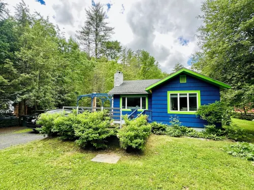 Cozy Retreat in The Catskills – Hot Tub, Fireplace, Hiking, Swimming