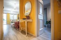 Large apartment with garden near the center and the beach. Pet ok