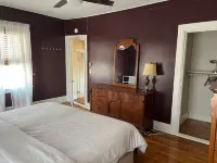 4-Bdrm 3 bath house in Grafton with large patio, WiFi and very walkable. Fun!!! Hotels in Jersey County