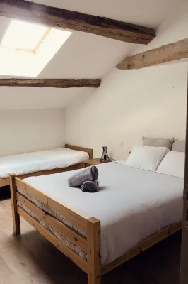 Gîte au Sein de Notre Ferme en Pierre du Xviie Siècle