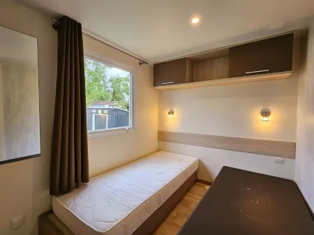 Tiny house 6B by pond - ideal for expats, entrepreneurs & nature lovers