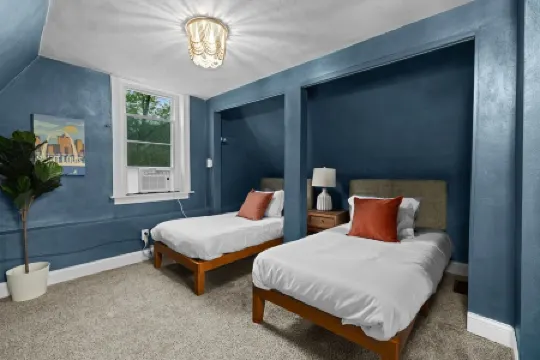 Walk to Restaurants, Cafes & Park Отели рядом с достопримечательностью «Юго-Запад Сити Дог Парк»