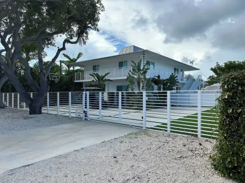 Canal front pool home in Florida key's Islamorada! Access to ocean w/boat lift!!
