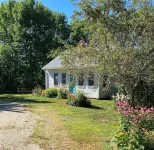 Historic Cottage, Updated, Short Drive to Town. 9 Years of Great Reviews!
