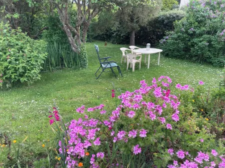 House and garden; 20. minutes from the seaside from the seaside Отели рядом с достопримечательностью «Chapelle Notre-Dame-De-Rocamadour»